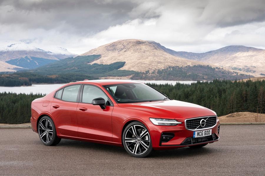  Volvo S60 T5 R-Design 2019 года  (UK) (фото 37 из 40)